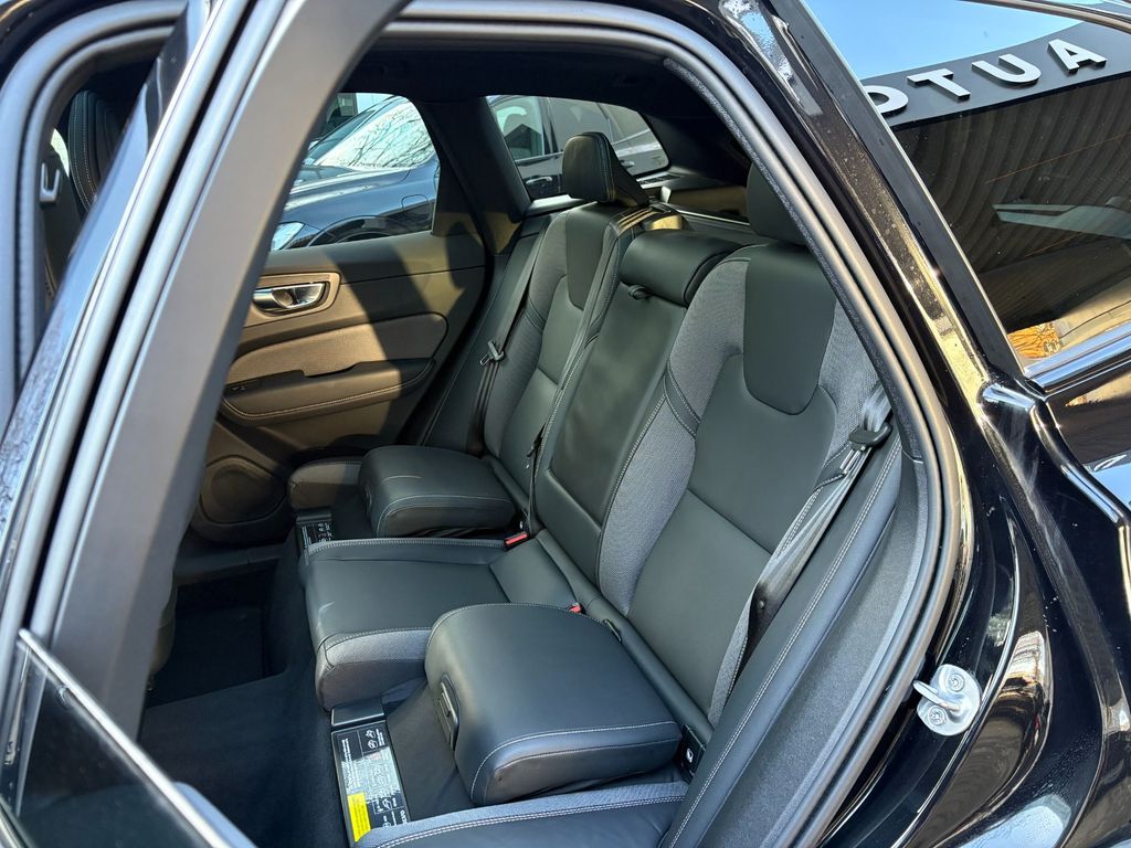 Volvo XC60 2025