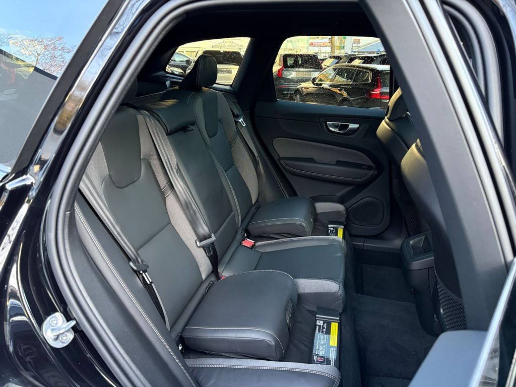 Volvo XC60 2025