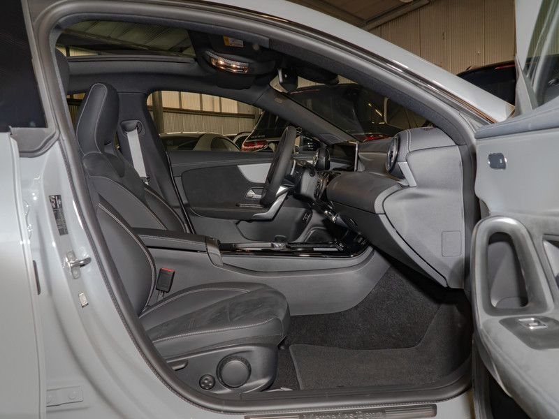 Mercedes-Benz CLA 220 2025