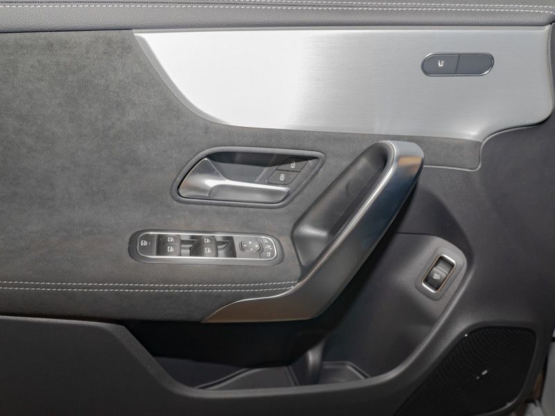 Mercedes-Benz CLA 220 2025