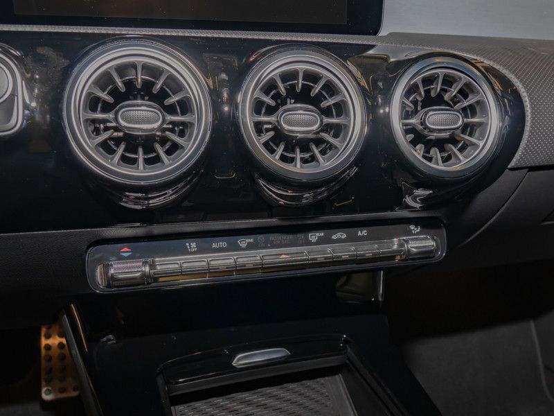 Mercedes-Benz CLA 220 2025