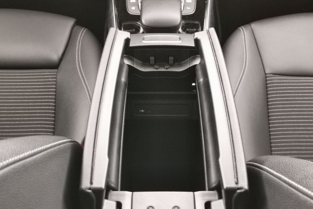 Mercedes-Benz GLB 200 2023