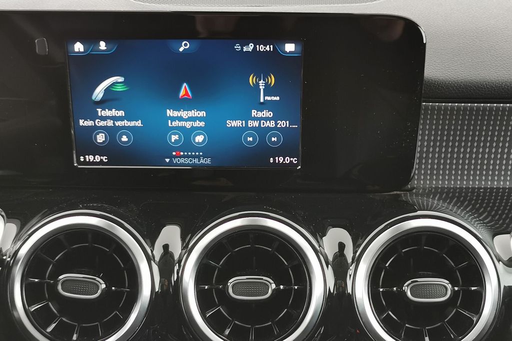 Mercedes-Benz GLB 200 2023