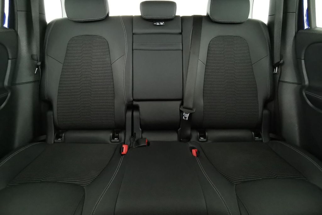 Mercedes-Benz GLB 200 2023