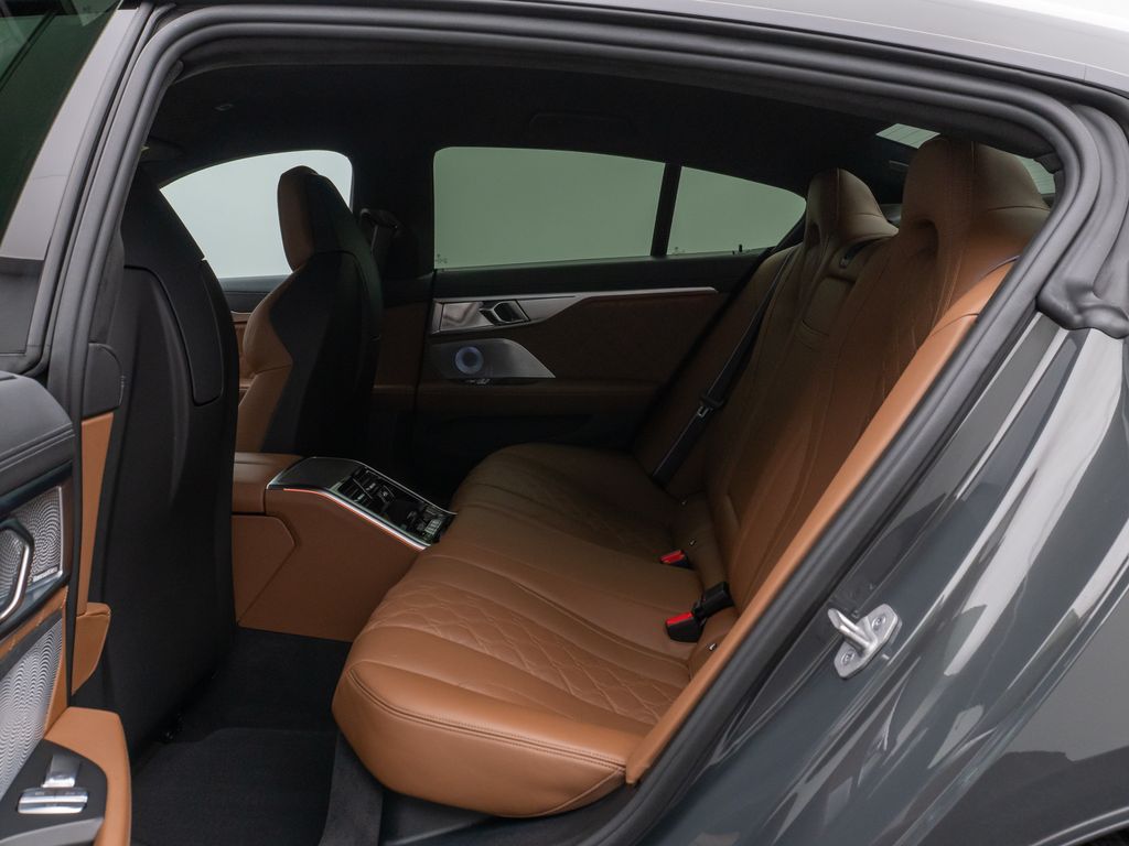 BMW M8 2022