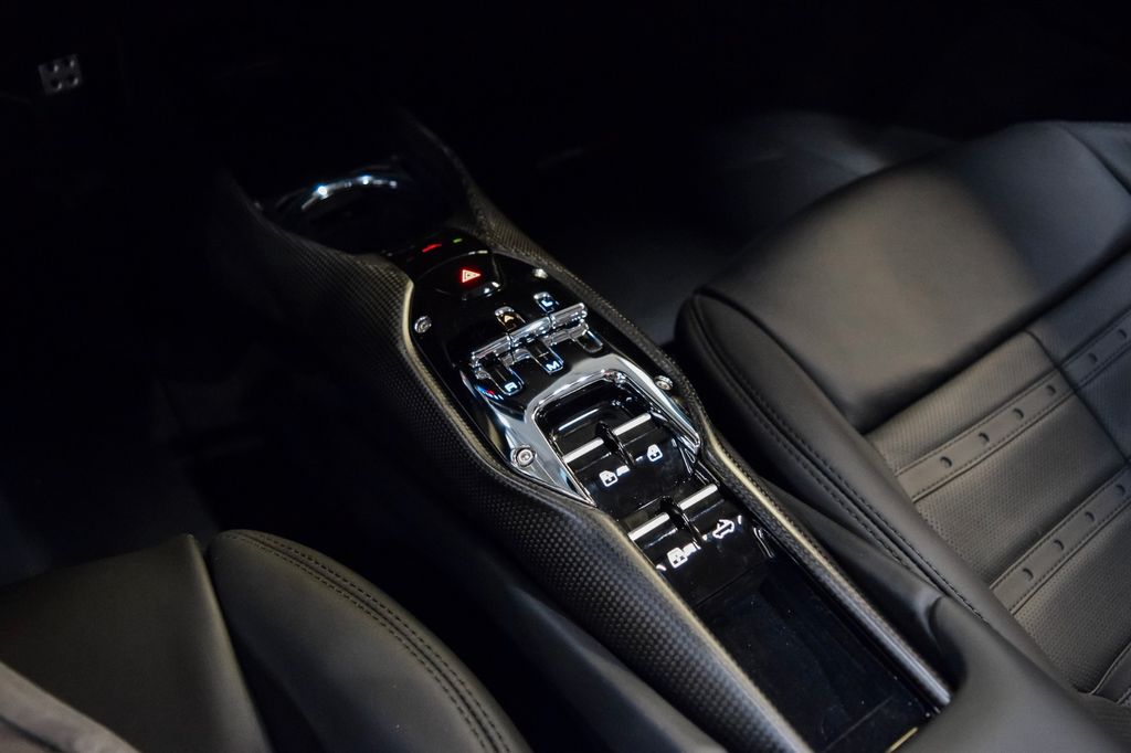 Ferrari 296 GTS 2025