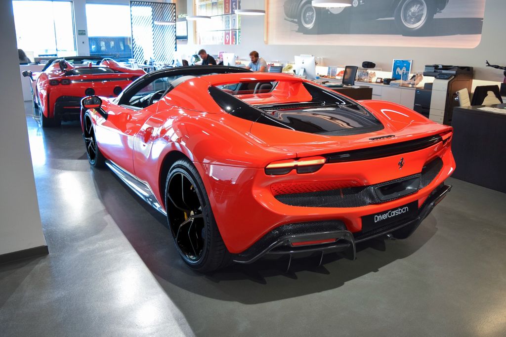 Ferrari 296 GTS 2025