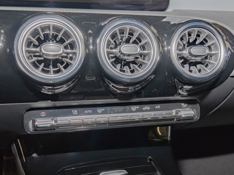 Mercedes-Benz CLA 220 2025