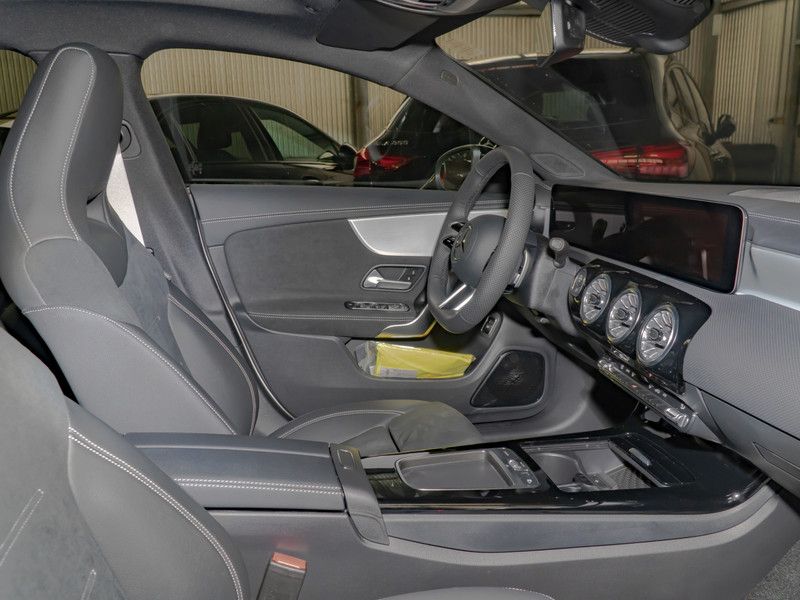 Mercedes-Benz CLA 220 2025