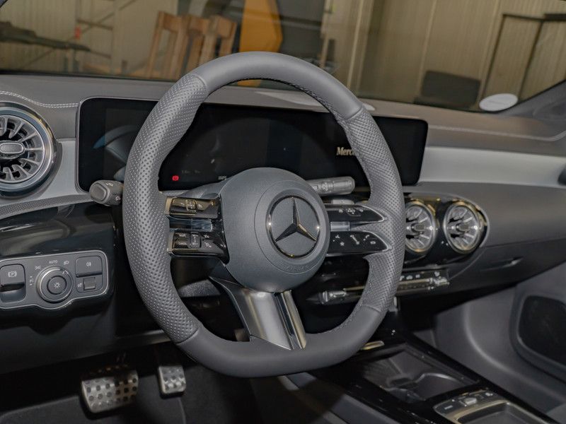 Mercedes-Benz CLA 220 2025