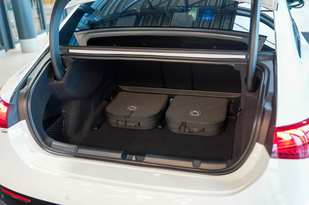 Mercedes-Benz EQE 2024