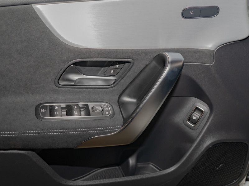 Mercedes-Benz CLA 220 2025