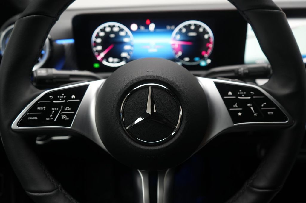 Mercedes-Benz CLA 200 2025