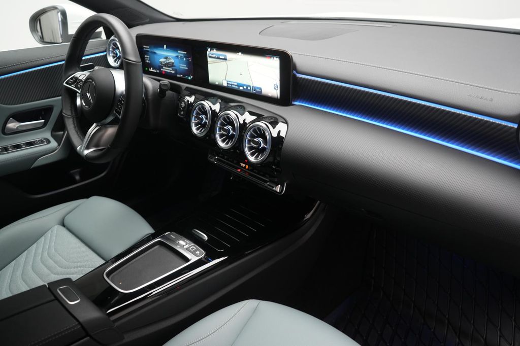 Mercedes-Benz CLA 200 2025