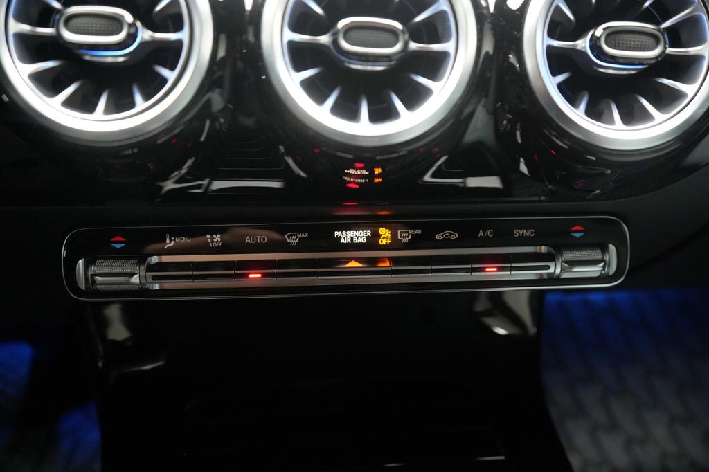 Mercedes-Benz CLA 200 2025