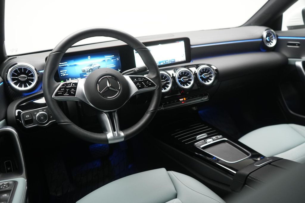 Mercedes-Benz CLA 200 2025