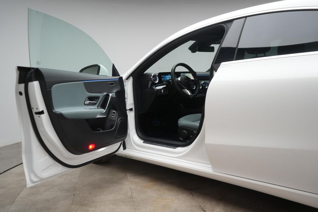 Mercedes-Benz CLA 200 2025