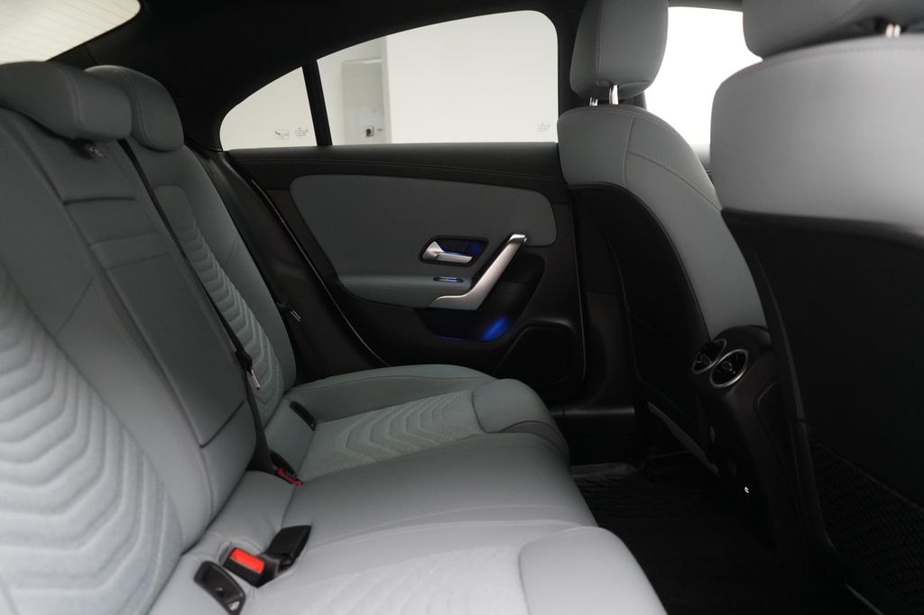 Mercedes-Benz CLA 200 2025