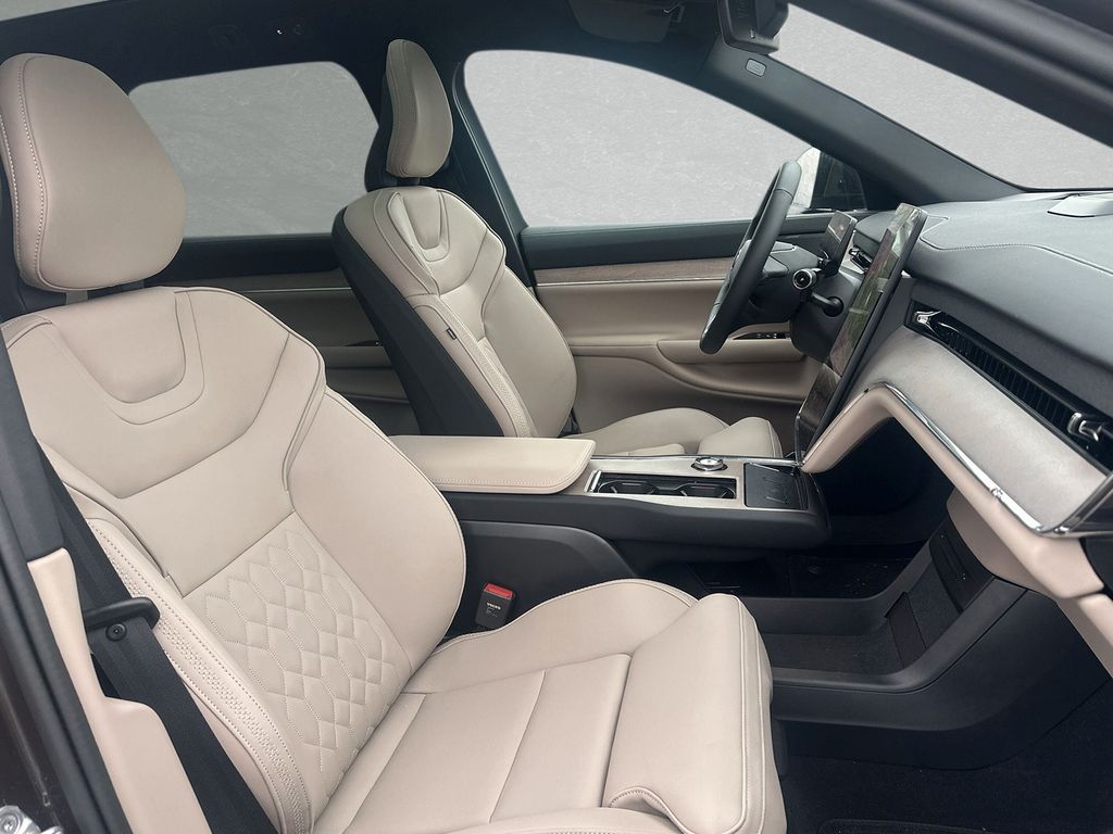 Volvo EX90 2025