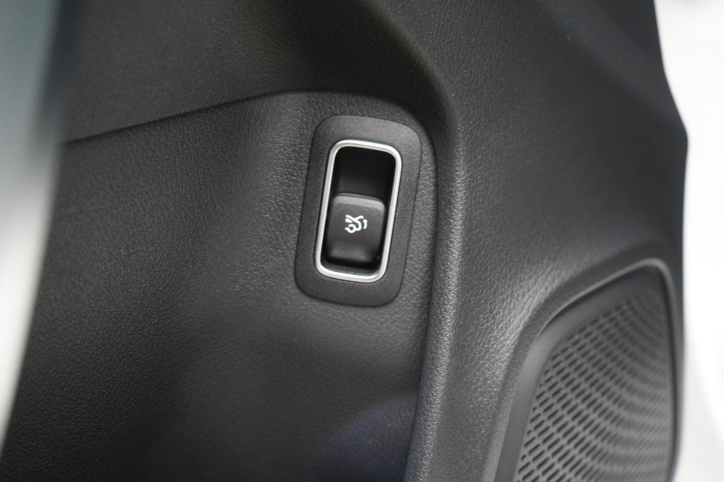 Mercedes-Benz CLA 200 2025