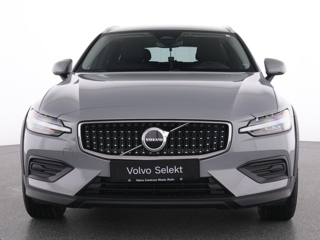 Volvo V60 Cross Country 2023
