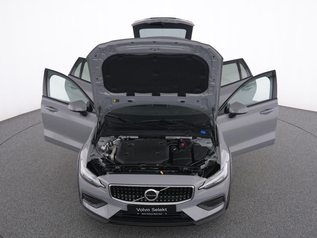 Volvo V60 Cross Country 2023