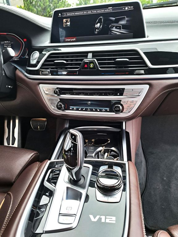 BMW M760 2020