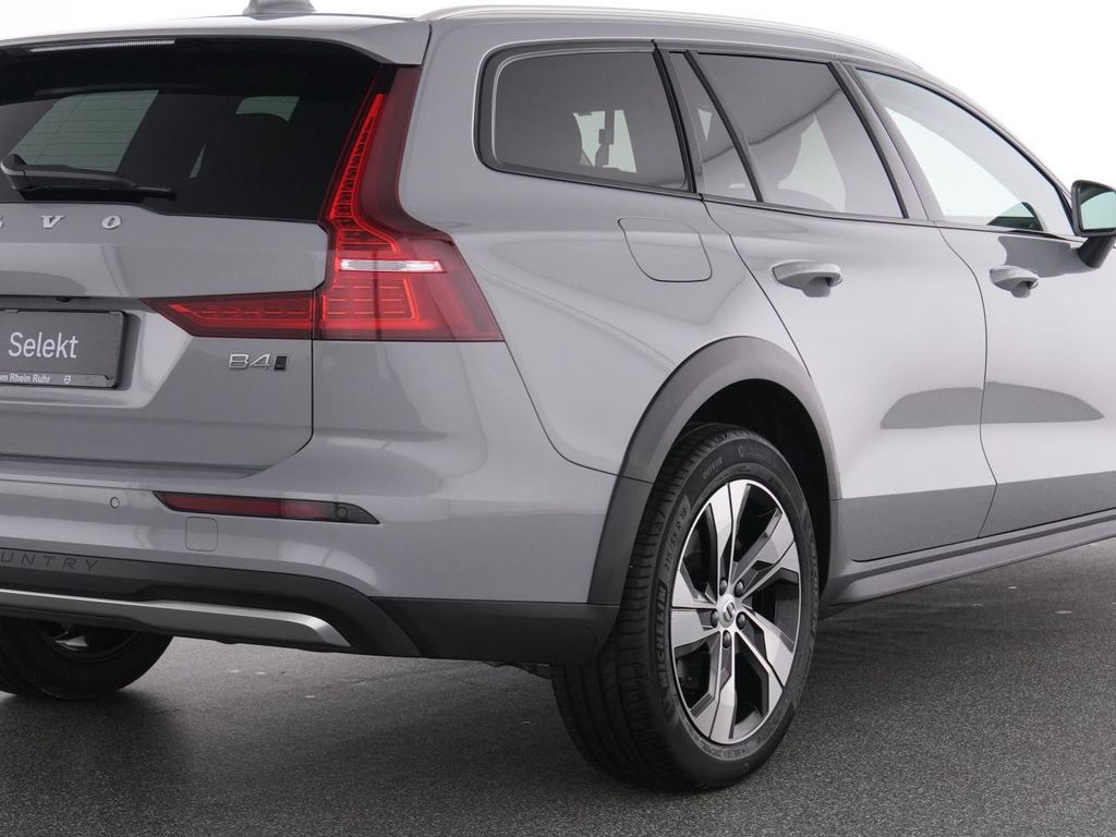 Volvo V60 Cross Country 2023