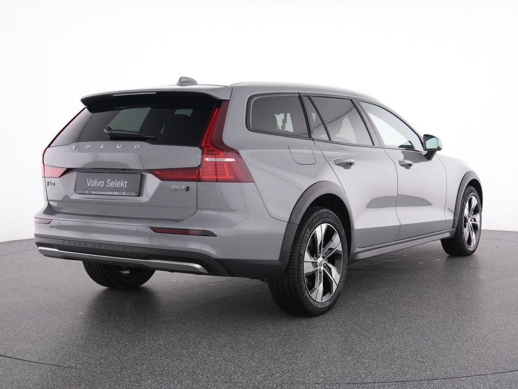 Volvo V60 Cross Country 2023