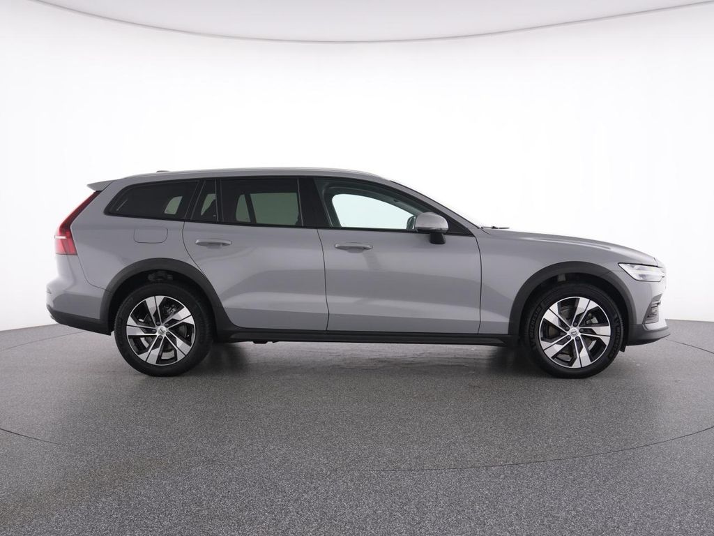 Volvo V60 Cross Country 2023