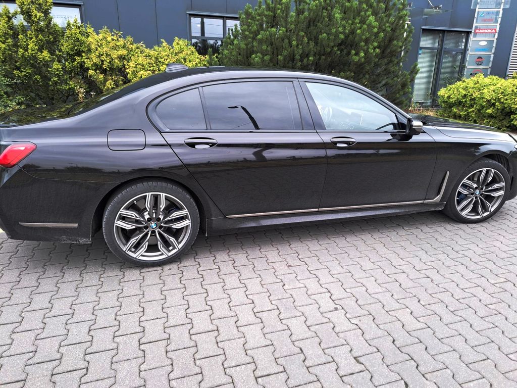 BMW M760 2020