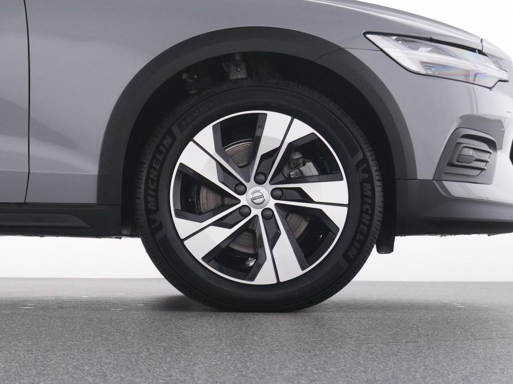 Volvo V60 Cross Country 2023