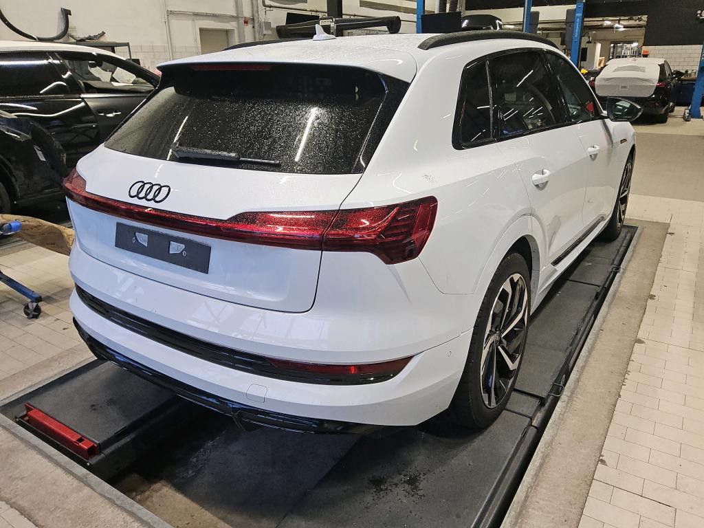 Audi e-tron 2023