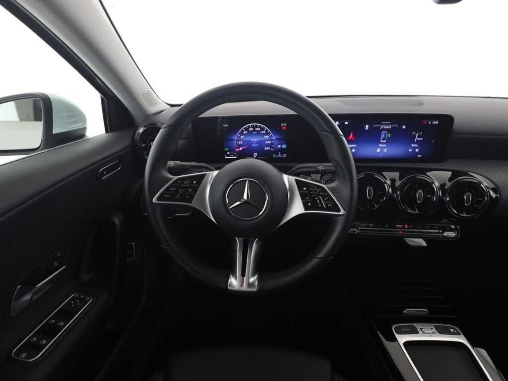 Mercedes-Benz A 220 2023