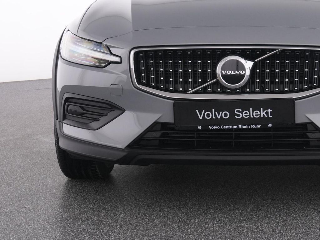 Volvo V60 Cross Country 2023