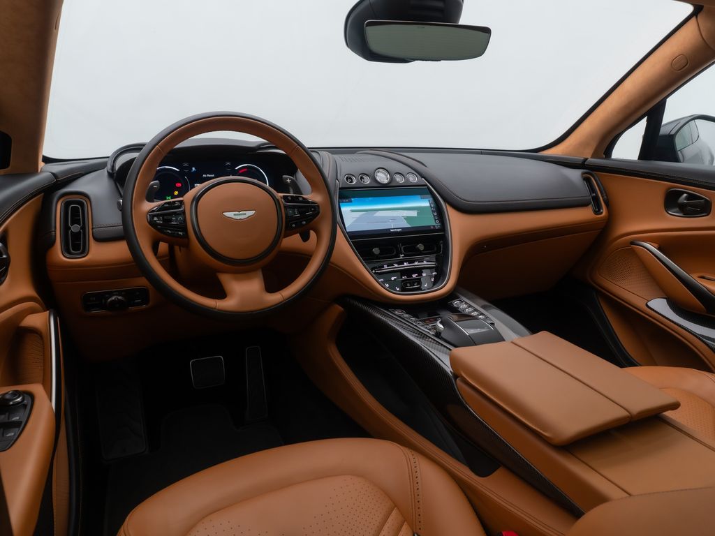 Aston Martin DBX 2021