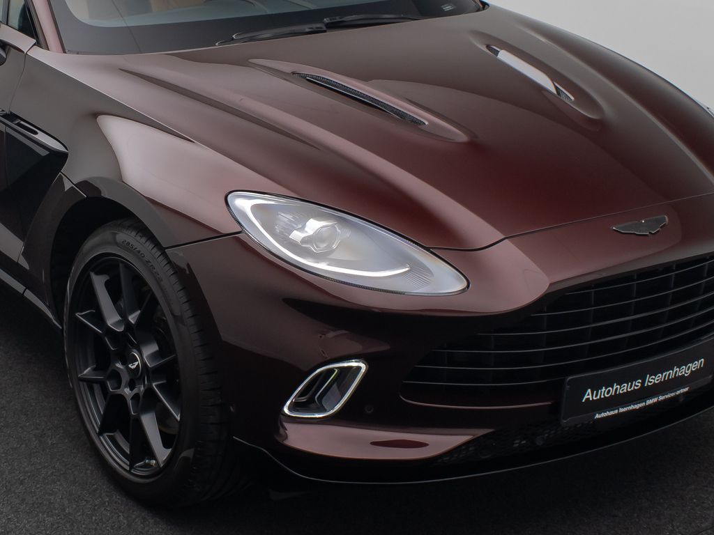 Aston Martin DBX 2021