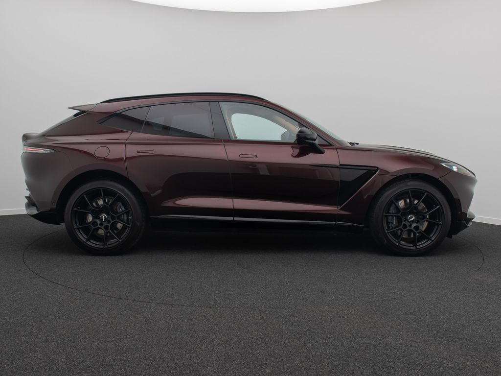 Aston Martin DBX 2021