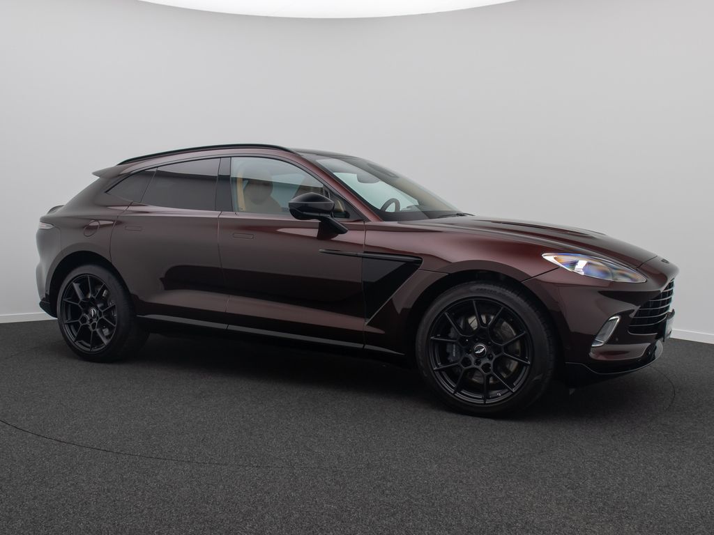 Aston Martin DBX 2021
