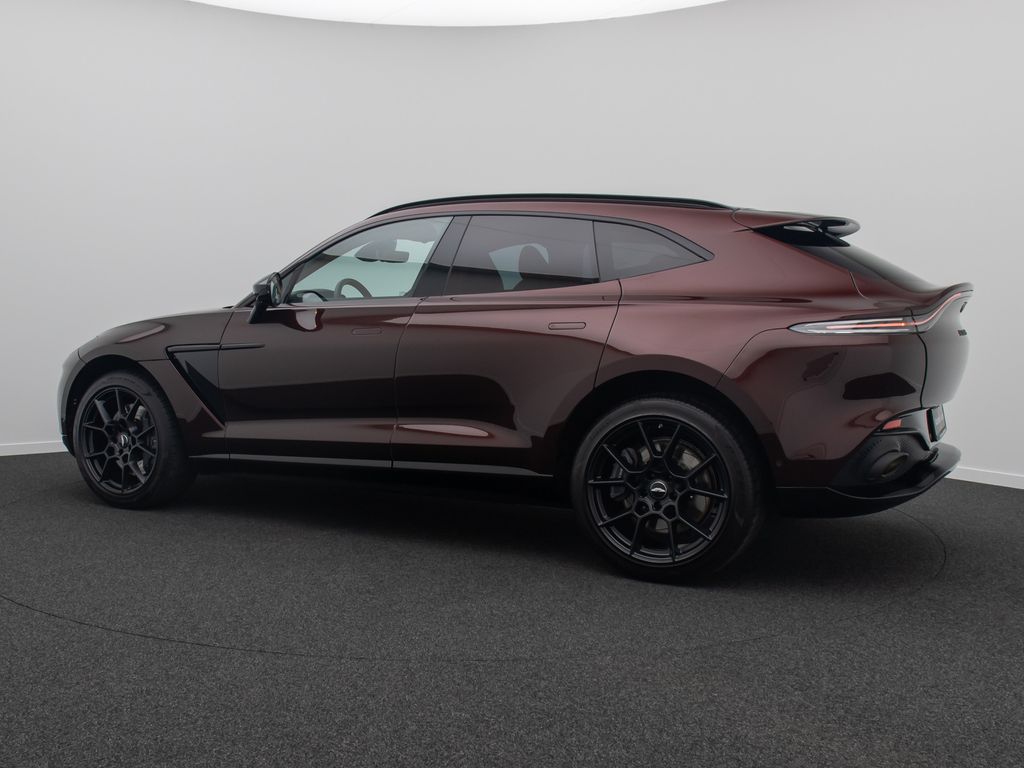 Aston Martin DBX 2021