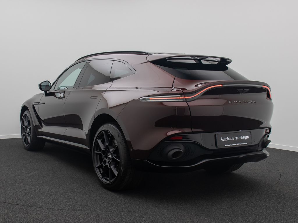 Aston Martin DBX 2021
