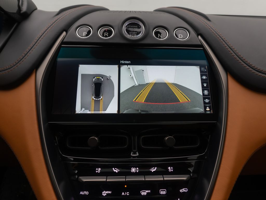 Aston Martin DBX 2021