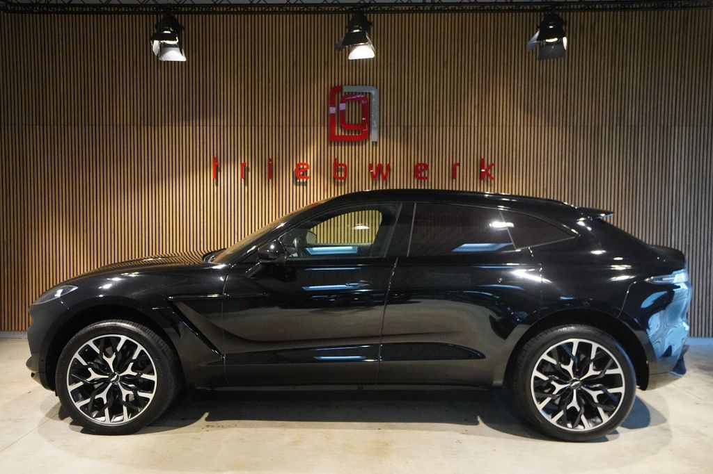 Aston Martin DBX 2022