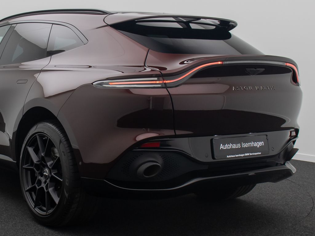 Aston Martin DBX 2021