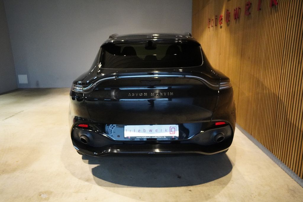 Aston Martin DBX 2022