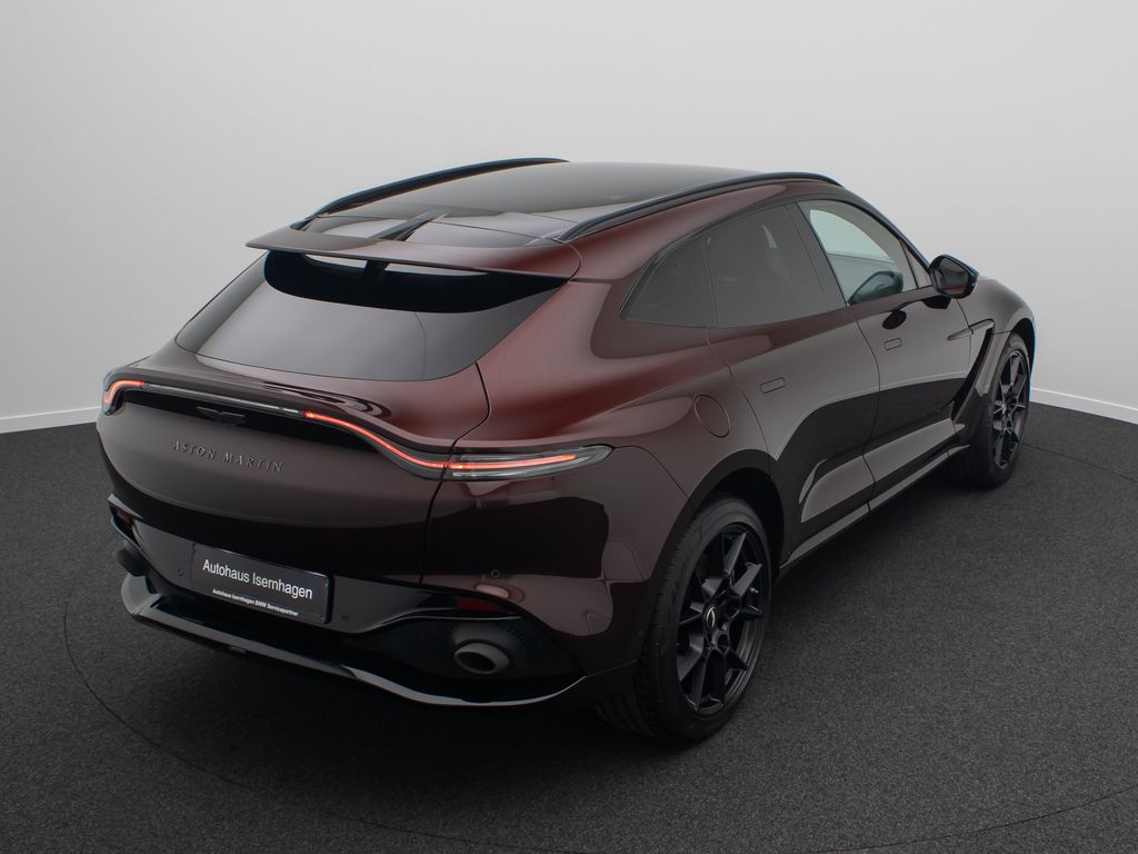Aston Martin DBX 2021