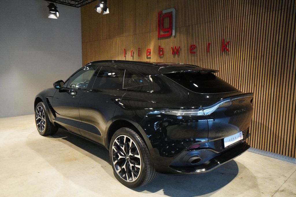 Aston Martin DBX 2022