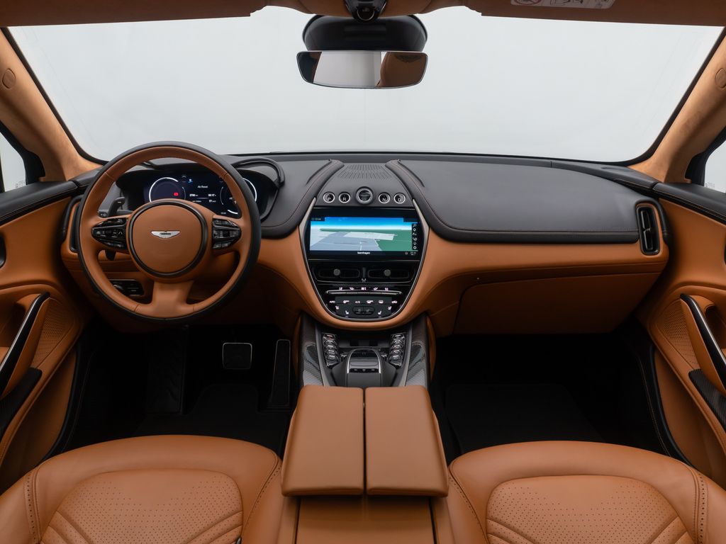 Aston Martin DBX 2021