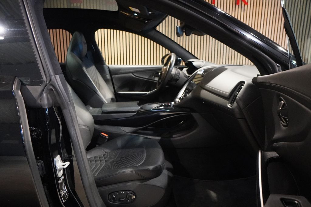 Aston Martin DBX 2022