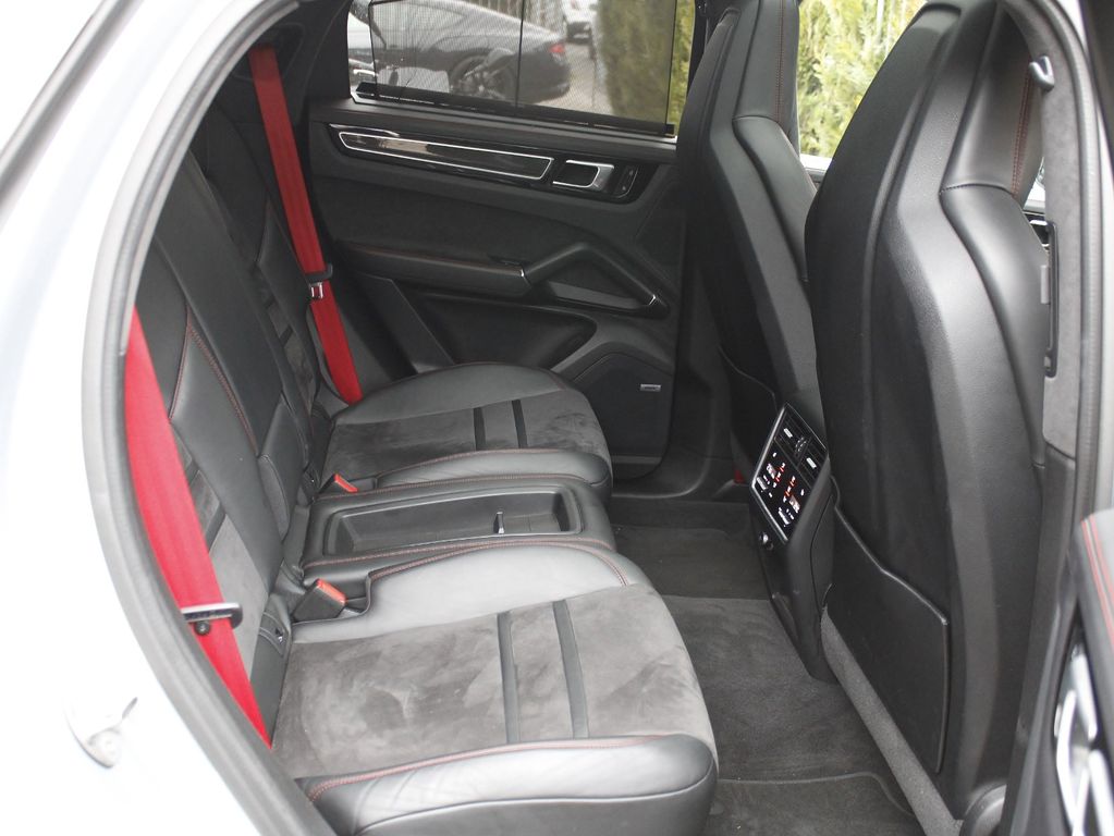 Porsche Cayenne 2021